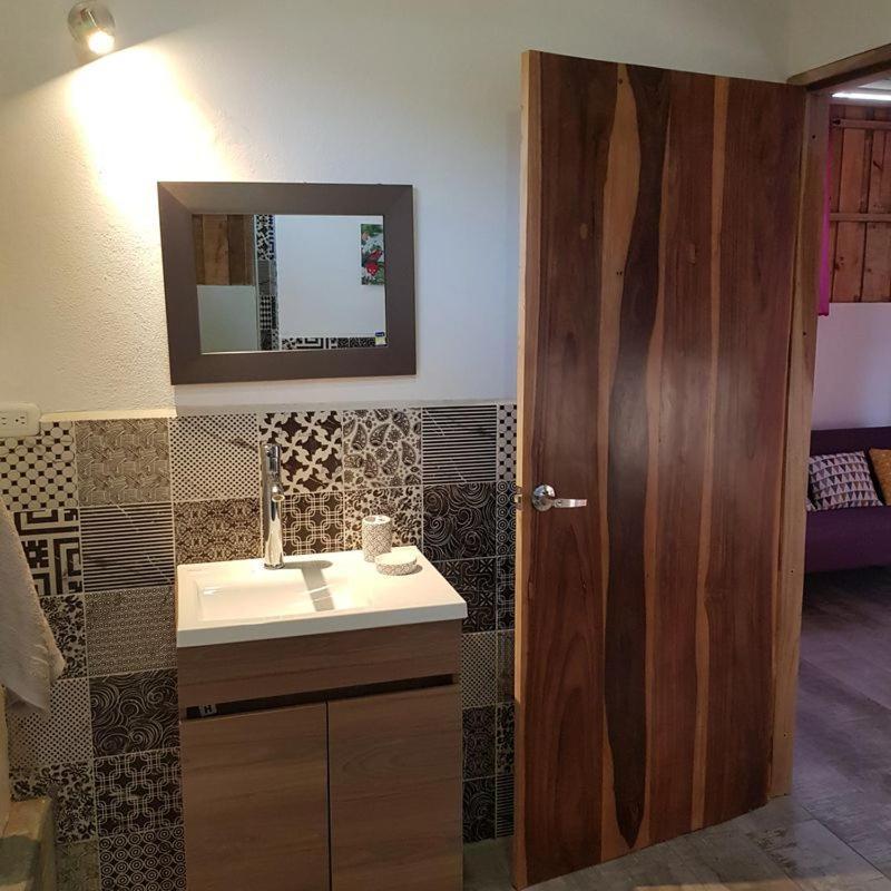 Calalas Lodge Nindiri Ngoại thất bức ảnh
